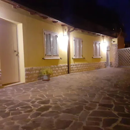 Casa Gialla L'Aquila Exterior photo