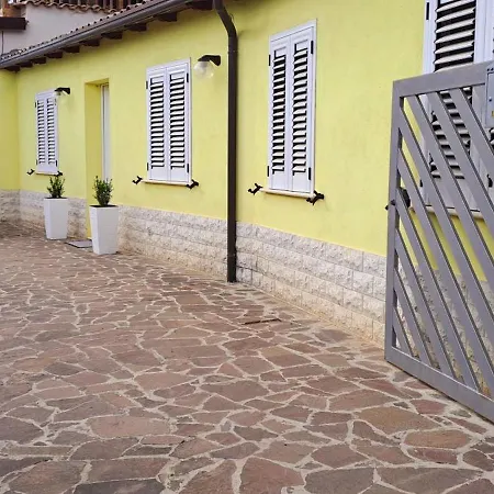 Casa Gialla L'Aquila Exterior photo
